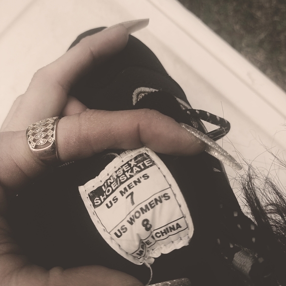 Cruisers Unisex Sneaker style Skates - Picture 2 of 4